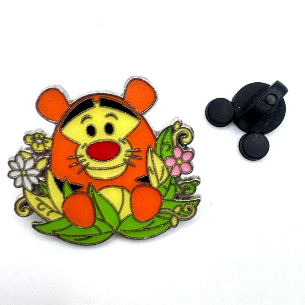 Tigger Spring Flower Leaves Easter Disney Trading Pin